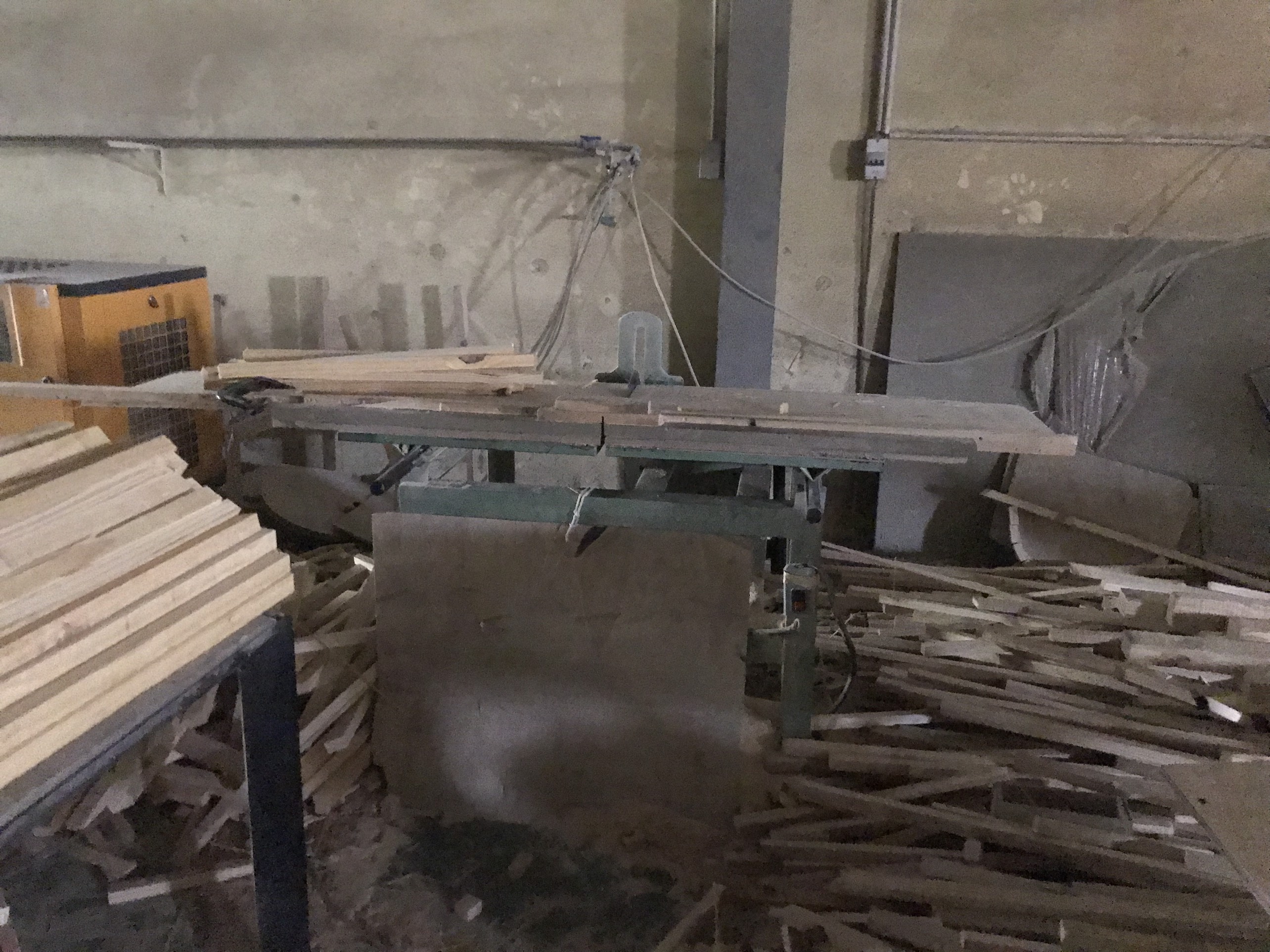 wood cutting machine.jpg